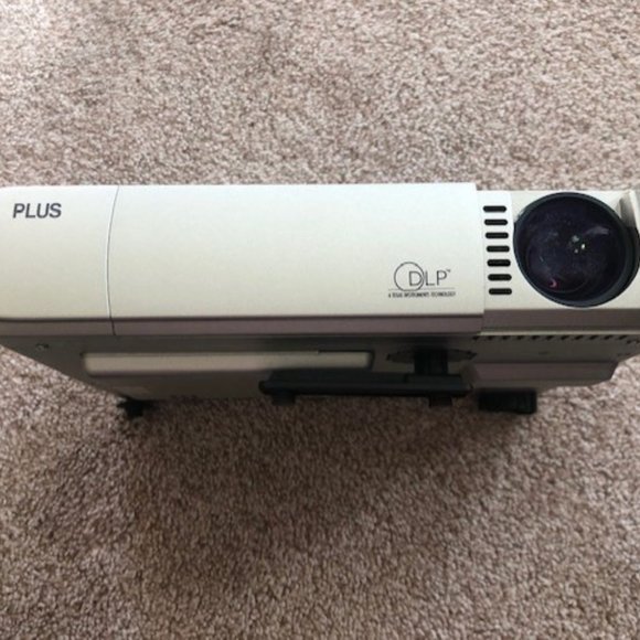 Portable Audio-Video Projector by PLUS - Picture 4 of 14